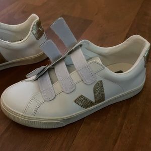 Veja Trendy Sneakers!